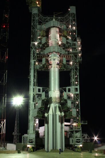 Пуск ракеты "Протон-М" с космическим аппаратом "Сириус-5"