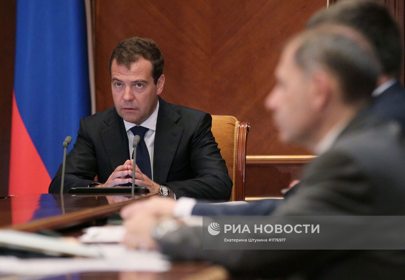 Д.Медведев проводит совещание в подмосковной резиденции "Горки"
