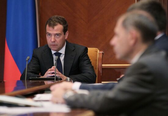 Д.Медведев проводит совещание в подмосковной резиденции "Горки"