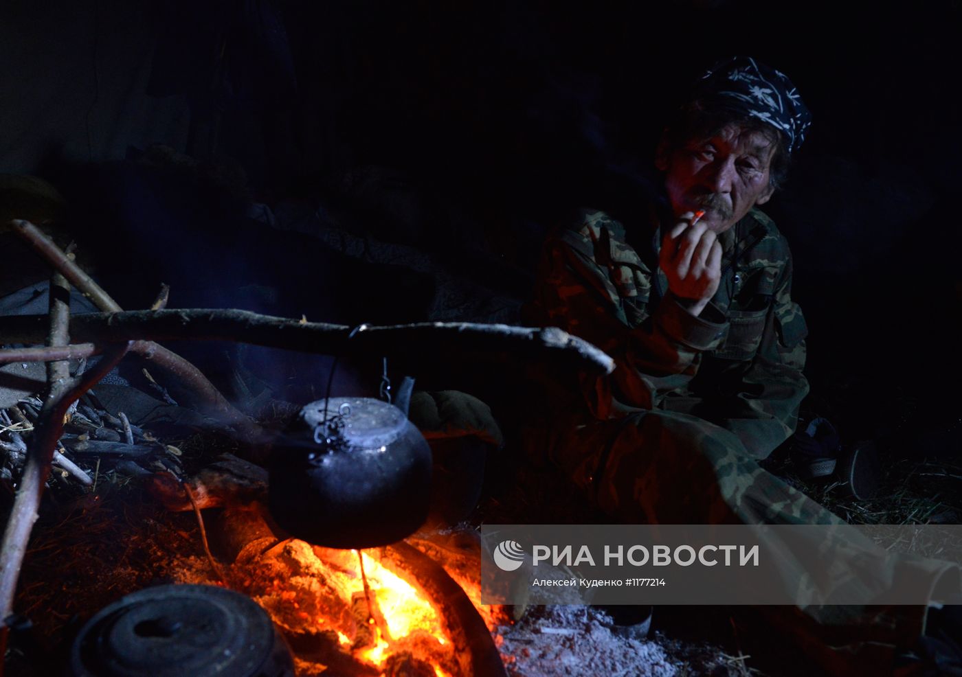 Члены родовой общины "Акенман" на летнем стойбище
