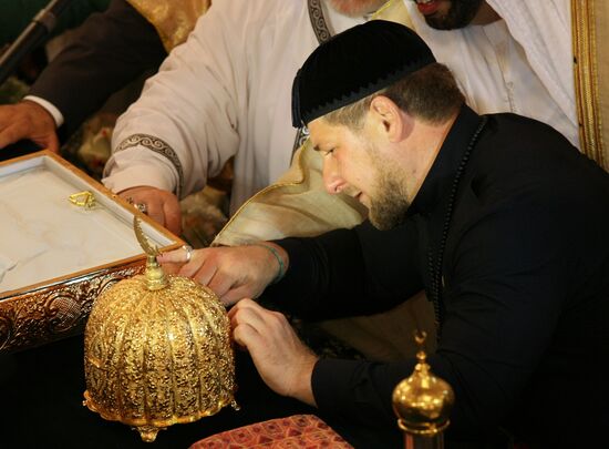В Грозный доставлены святыни, связанные с пророком Мухаммедом