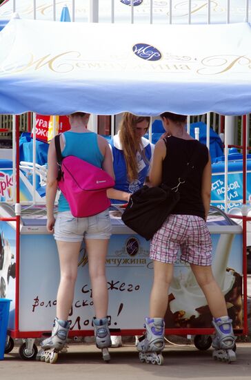 Отдых горожан в Измайловском парке