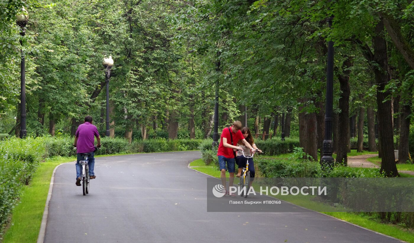 Отдых горожан в Измайловском парке