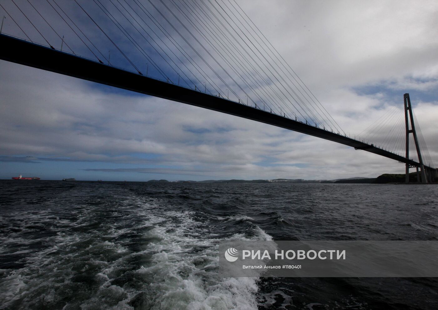 Мост через пролив Босфор Восточный во Владивостоке