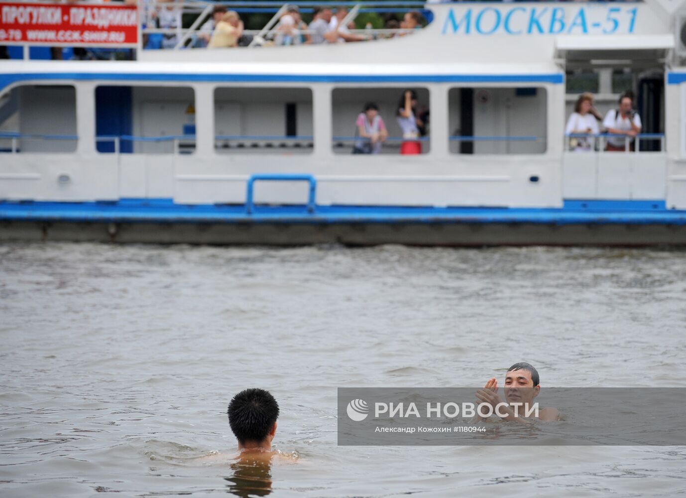 Отдых москвичей в Нескучном саду