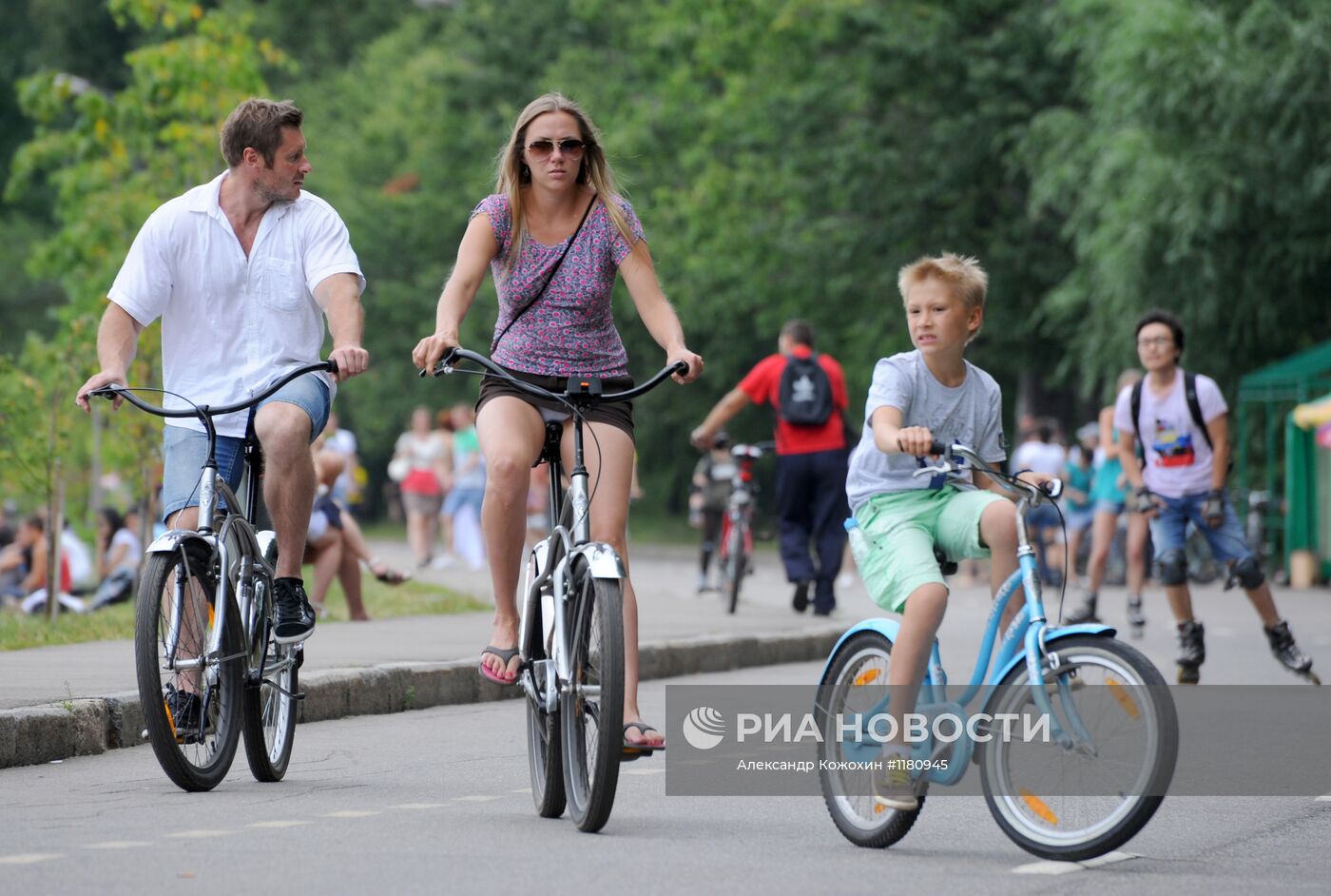 Отдых москвичей в Нескучном саду