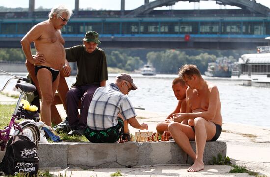 Отдых москвичей в Нескучном саду