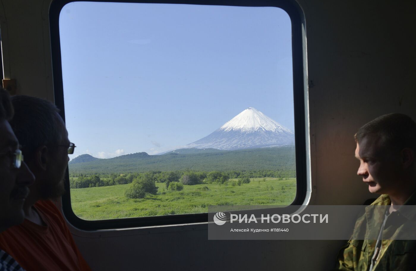 Работа вулканологов в районе БТТИ на Камчатке