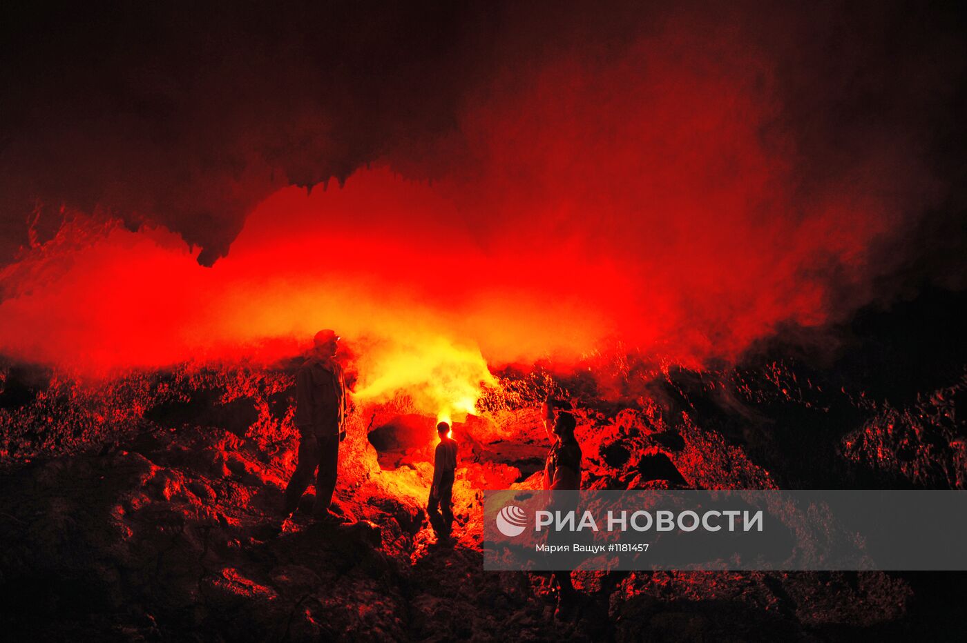 Работа вулканологов в районе БТТИ на Камчатке