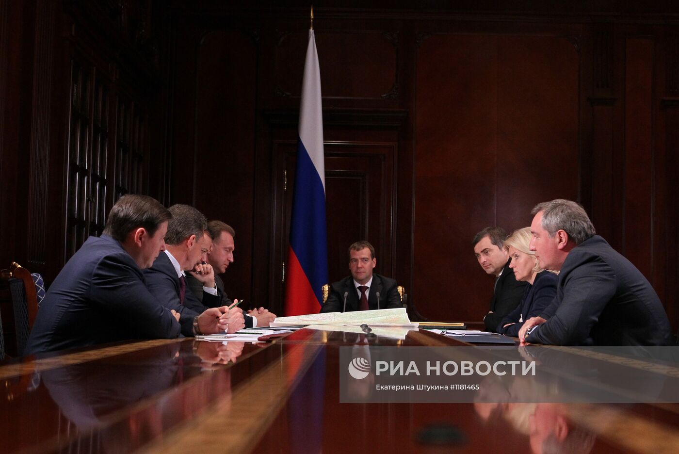 Премьер-министр РФ Д.Медведев провел совещание с вице-премьерами