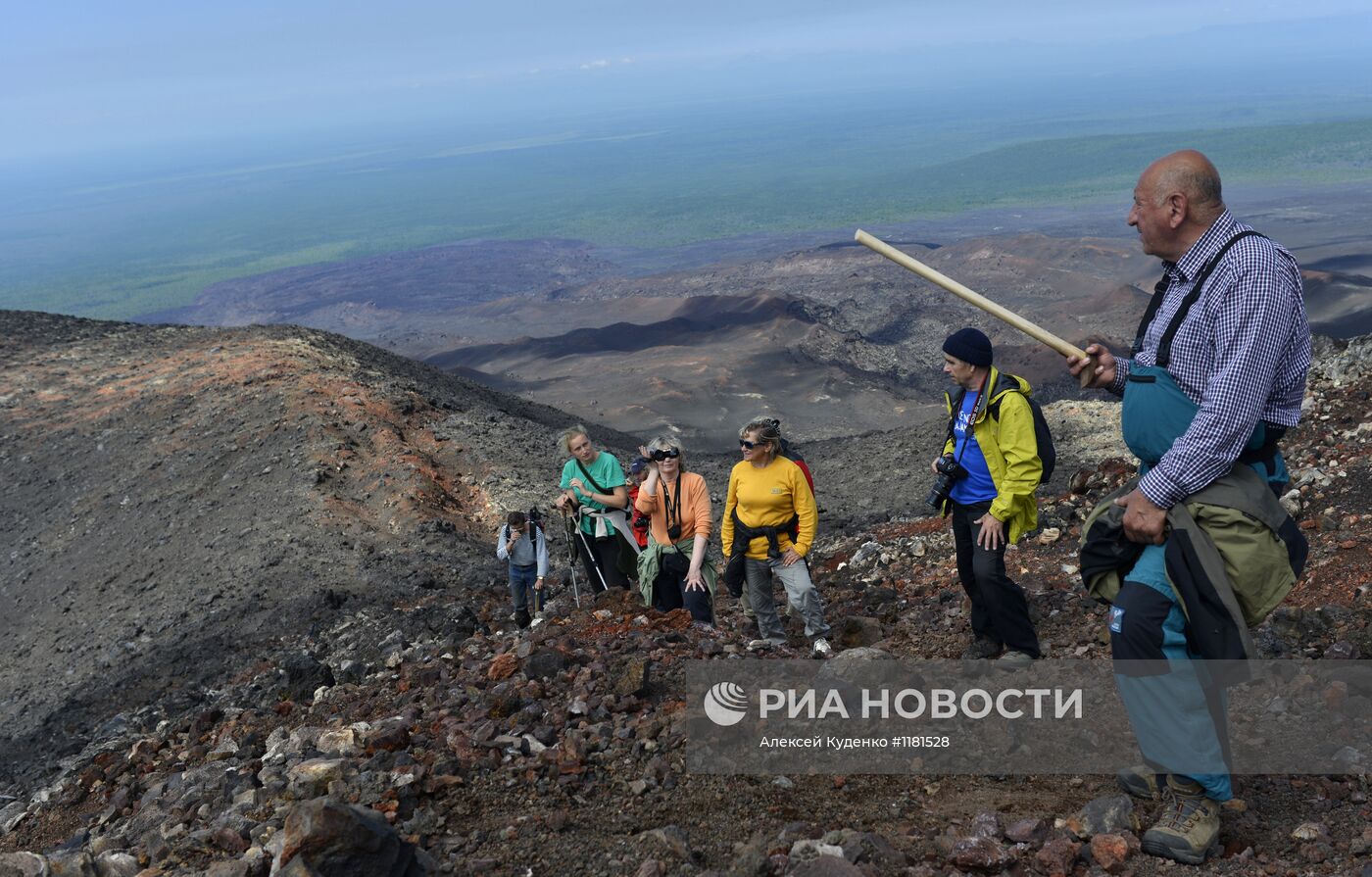 Работа вулканологов в районе БТТИ на Камчатке