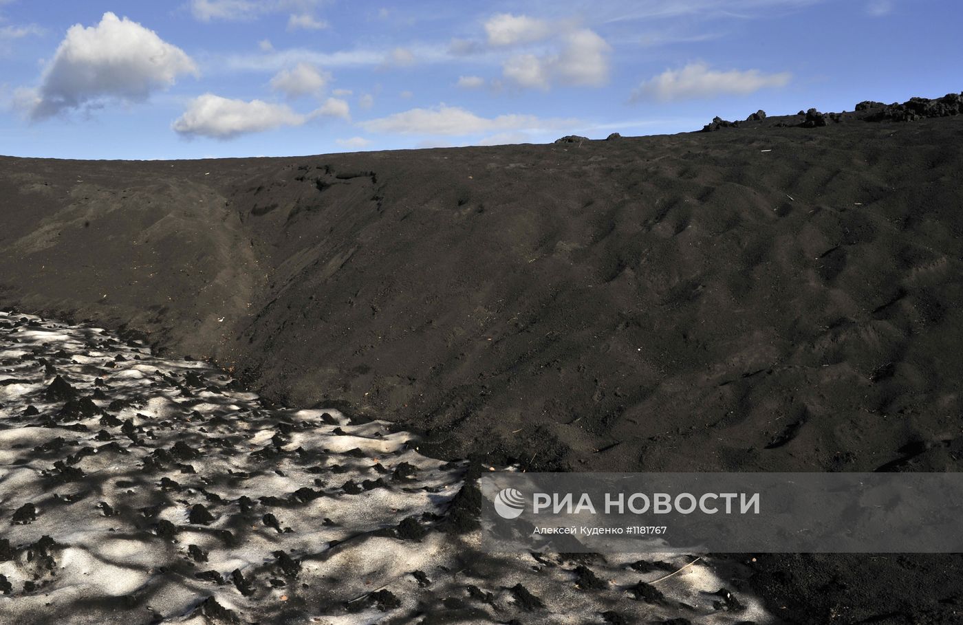 Работа вулканологов в районе БТТИ на Камчатке