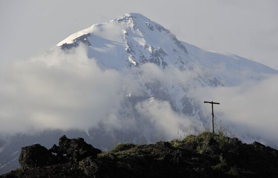 Работа вулканологов в районе БТТИ на Камчатке