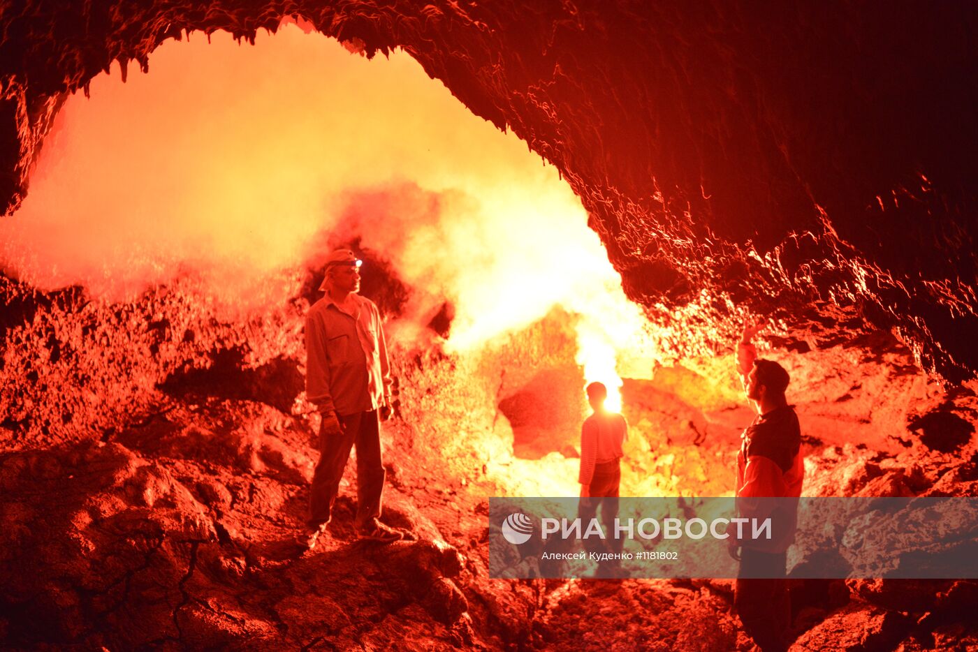 Работа вулканологов в районе БТТИ на Камчатке