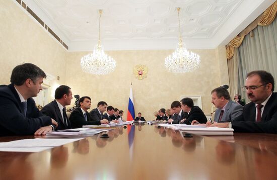 Д.Медведев провел совещание по бюджету в части социальной сферы