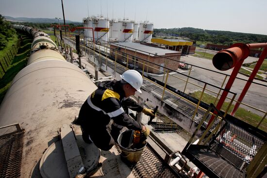 Работа базы нефтепродуктов компани "Роснефть" в Приморском крае