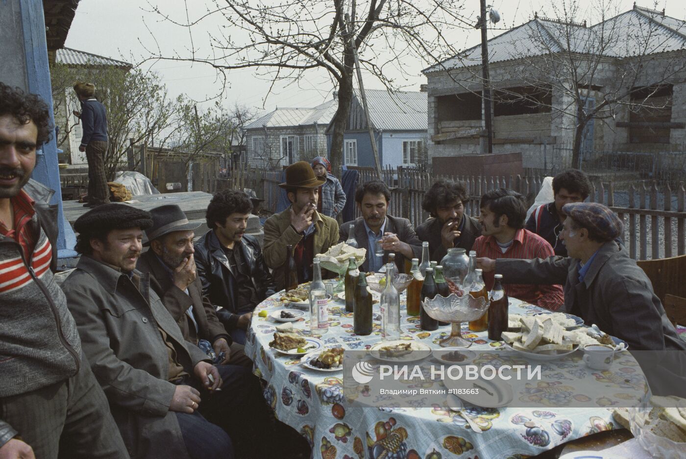 Цыганское застолье в городе Сороки