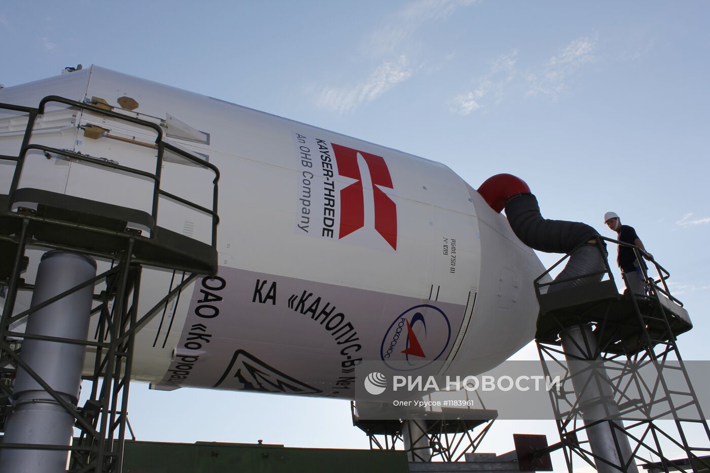 Вывоз ракеты "Союз-ФГ" со спутниками "Канопус" и БКА на старт