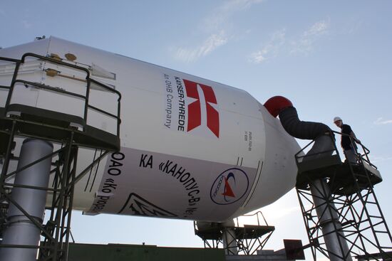 Вывоз ракеты "Союз-ФГ" со спутниками "Канопус" и БКА на старт