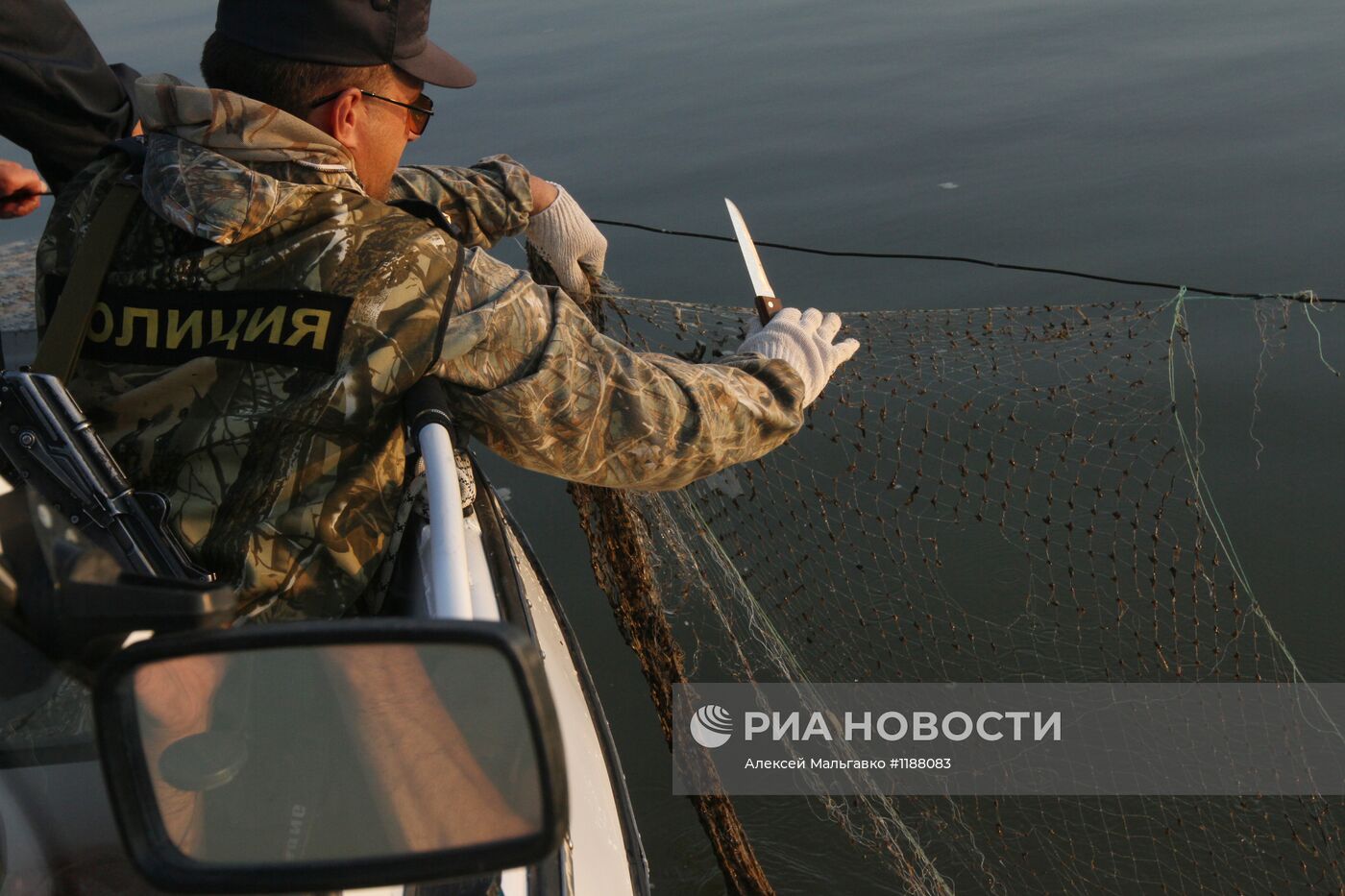 Рейд сотрудников рыбоохраны по реке Иртыш в Омской области