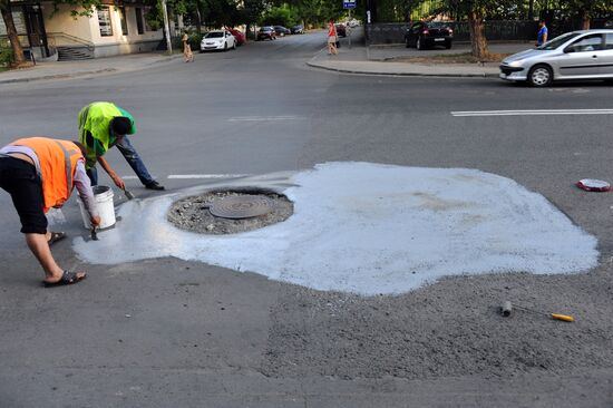 Карикатуры на чиновников на дорогах Екатеринбурга