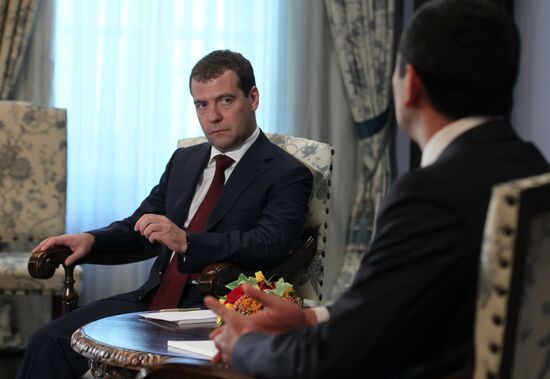 Дмитрий Медведев встретился с Омурбеком Бабановым