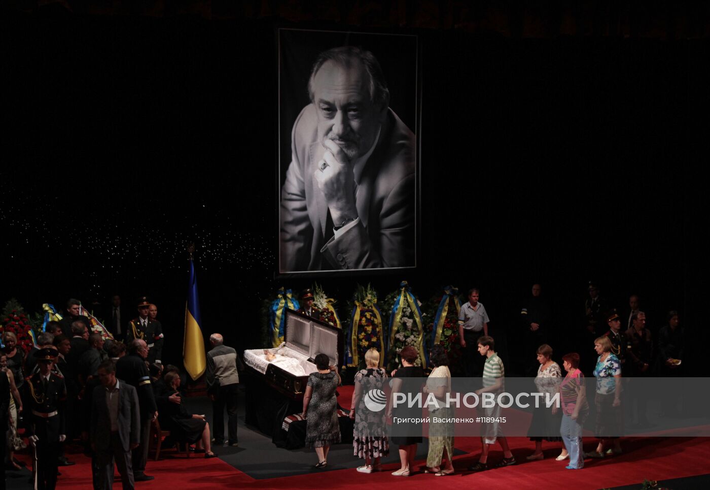 Прощание с актером Богданом Ступкой в Киеве