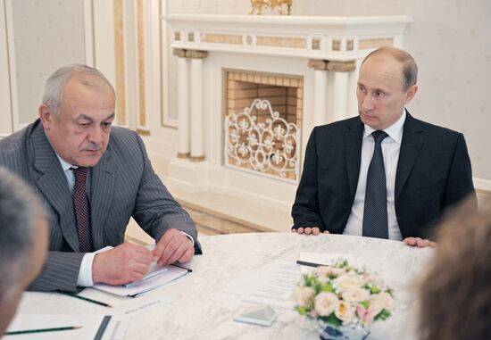 Встреча президента РФ В.Путина с Т.Мамсуровым в Сочи