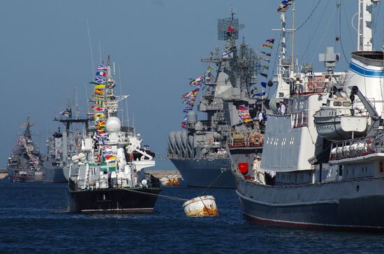 Репетиция парада кораблей к Дню ВМФ РФ и Дню флота Украины