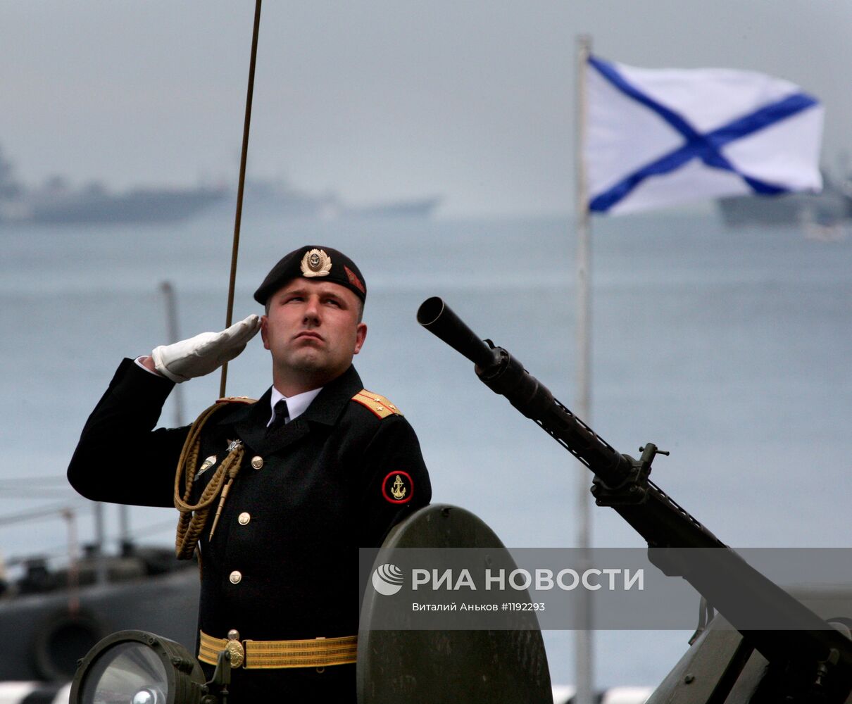 Репетиция военно-морского парада к Дню ВМФ во Владивостоке