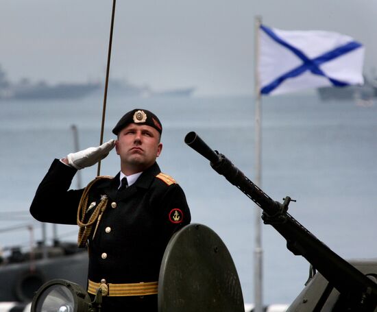 Репетиция военно-морского парада к Дню ВМФ во Владивостоке