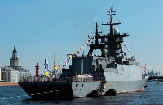 Генеральная репетиция парада к дню ВМФ в Санкт-Петербурге