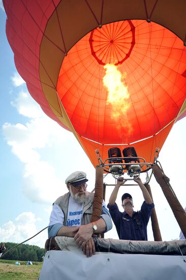 Владимир Чуров полетел на форум "Селигер-2012" на воздушном шаре