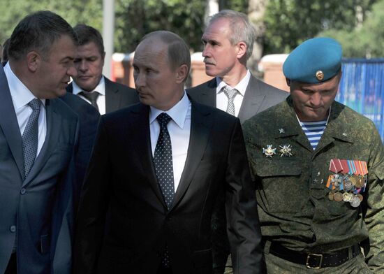В.Путин посетил 31-ю десантно-штурмовую бригаду в Ульяновске
