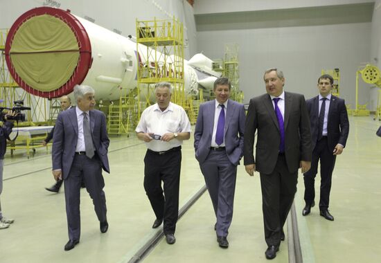 Дмитрий Рогозин посетил космодром Байконур перед пуском "Союз-У"