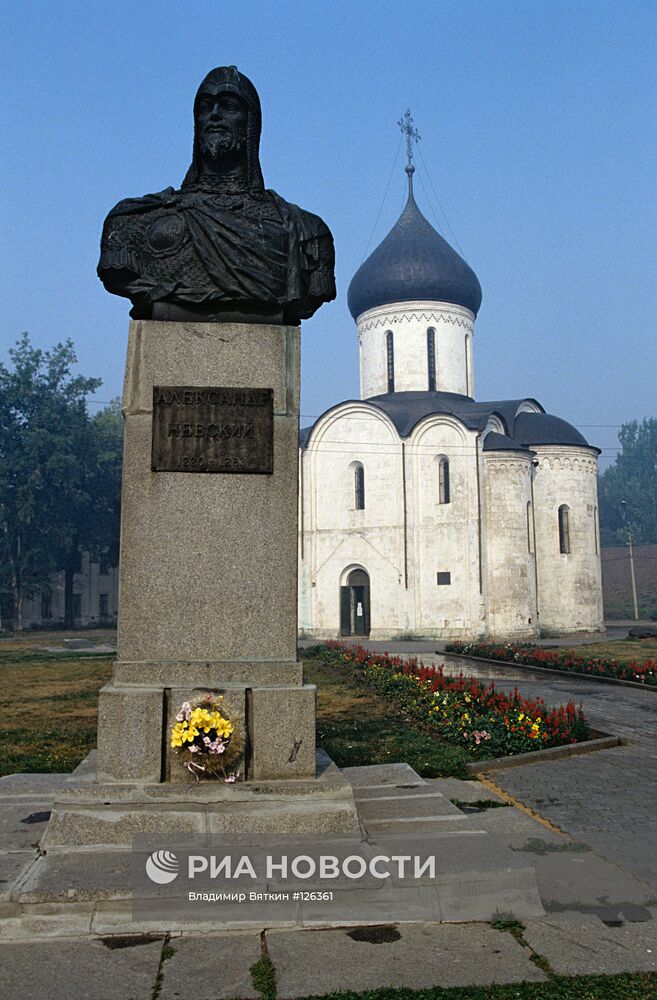 ПАМЯТНИК АЛЕКСАНДРУ НЕВСКОМУ