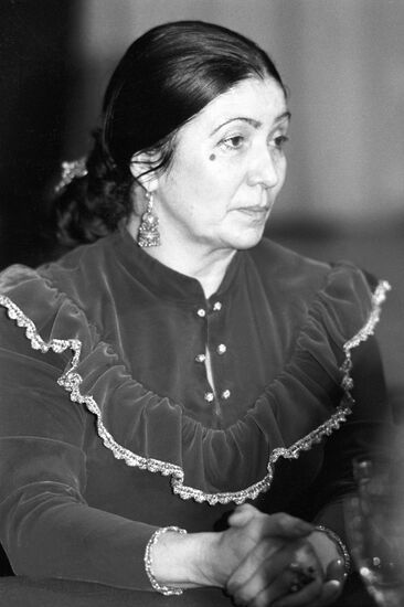 ПОЭТЕССА ФАЗУ АЛИЕВА