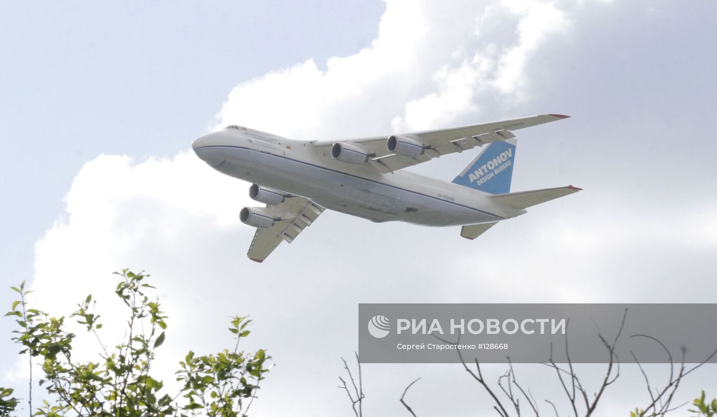 Транспортный самолет АН-124-100 "Руслан"
