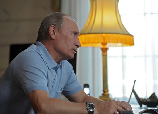 В.Путин провел телемост к Дню железнодорожника