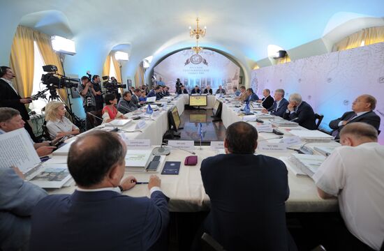 В.Путин провел заседание Попечительского совета РГО