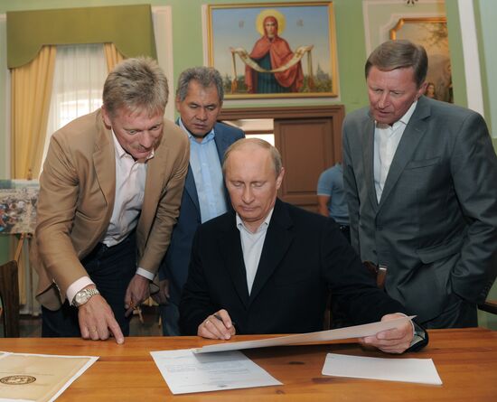 В.Путин провел заседание Попечительского совета РГО