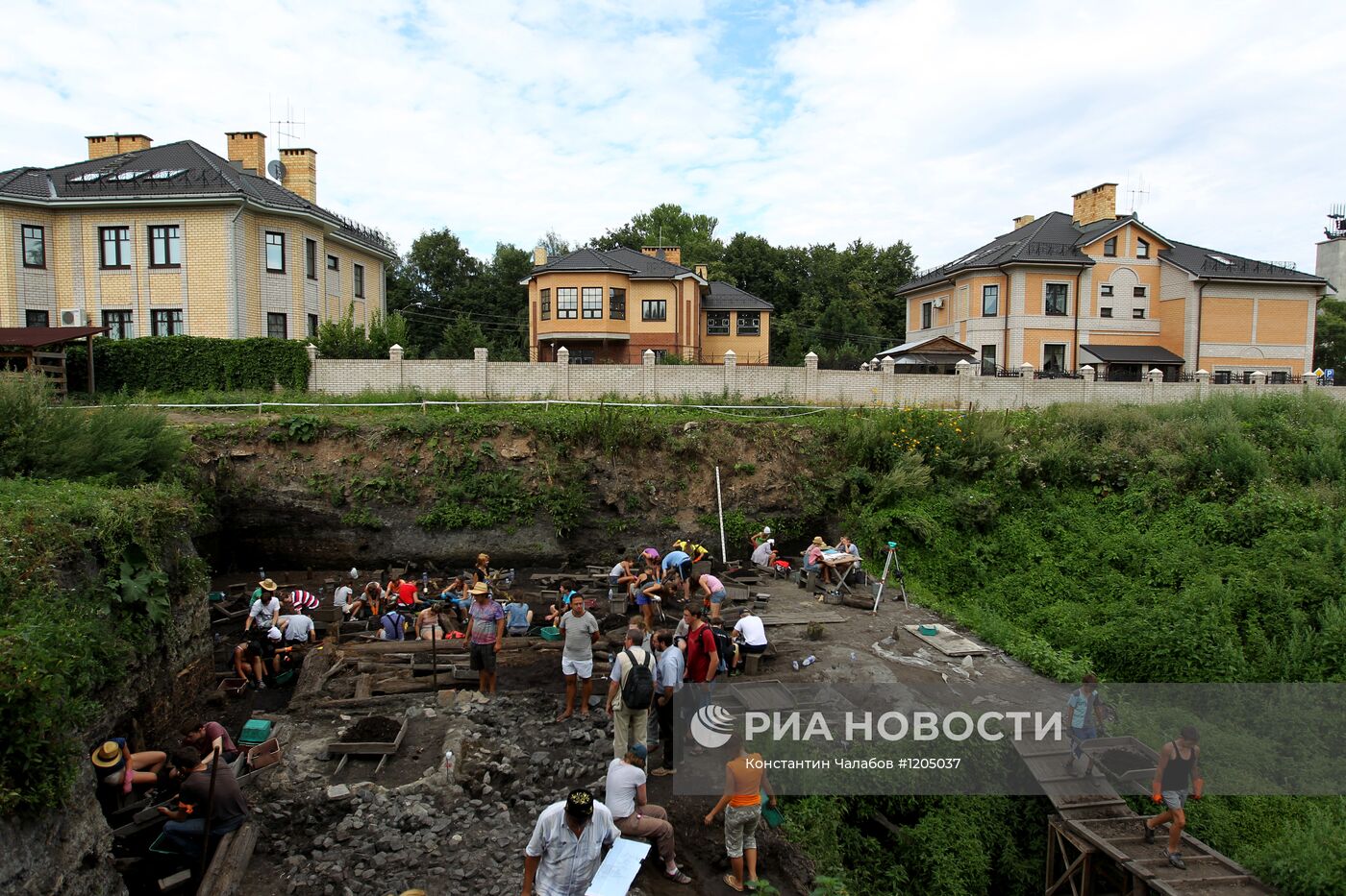 Археологические раскопки на месте 