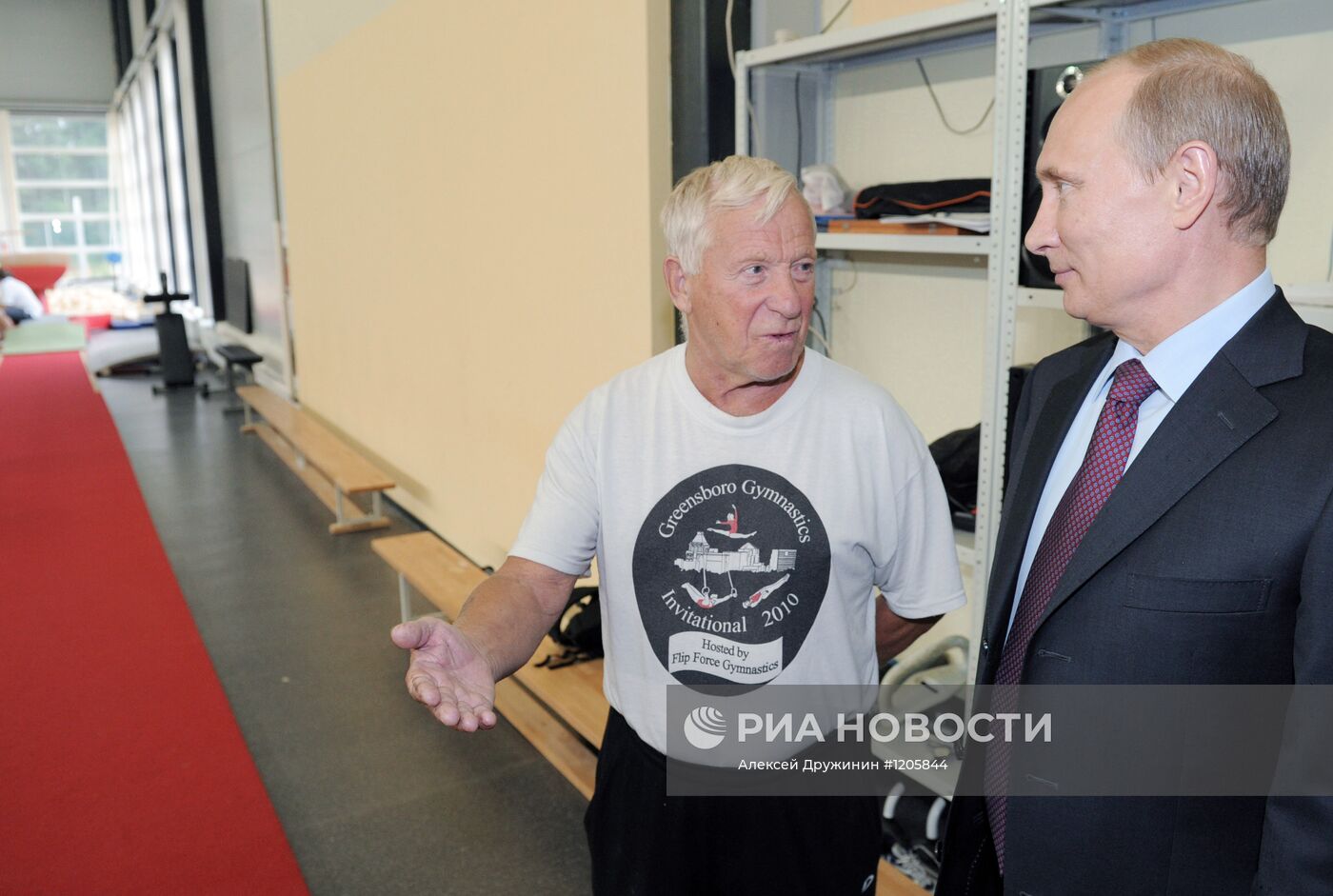 В.Путин посещает центр детско-юношеского творчества "Зеркальный"