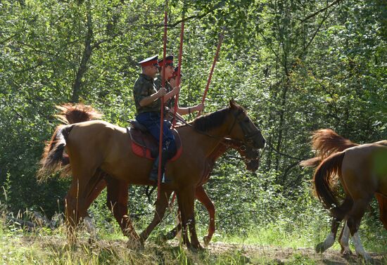 Подготовка к казачьему конному походу Москва-Париж