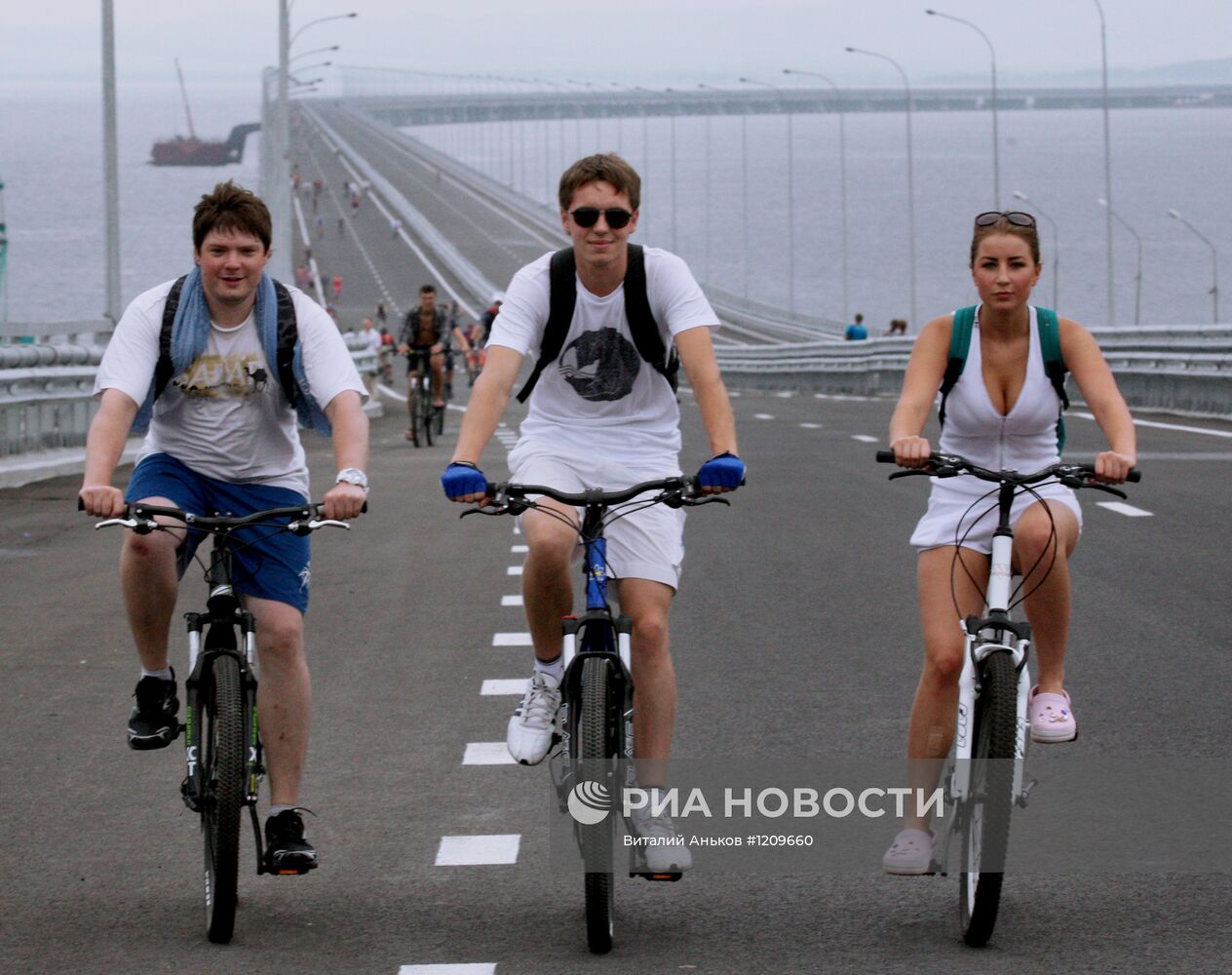 Два моста открыли во Владивостоке к саммиту АТЭС