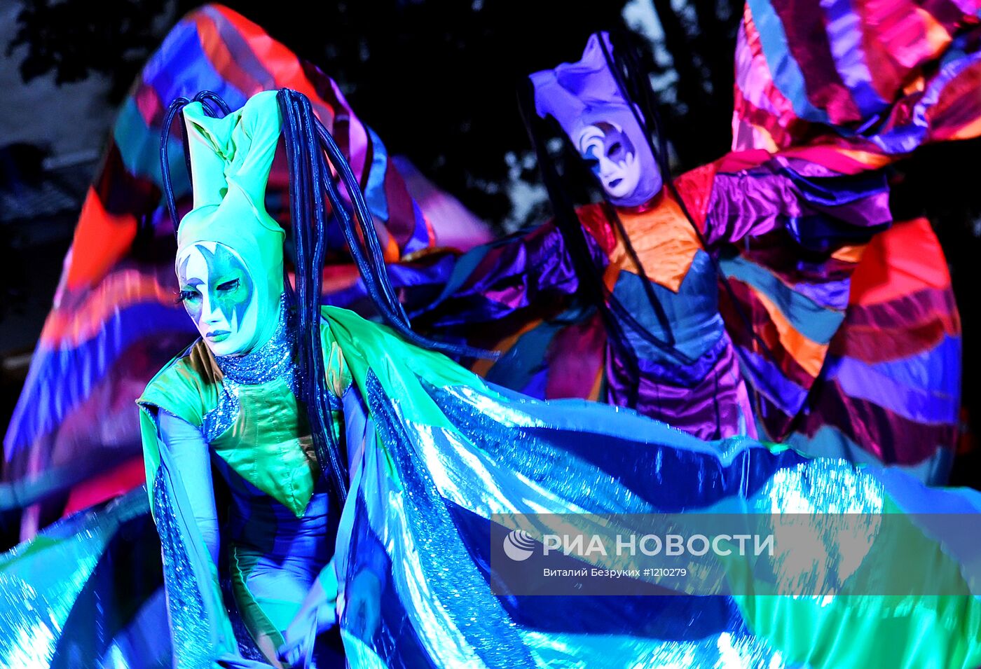 Фестиваль уличных театров "Однажды в парке"