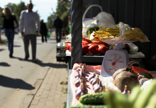 Уличная торговля в Великом Новгороде