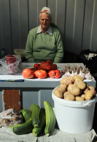 Уличная торговля в Великом Новгороде
