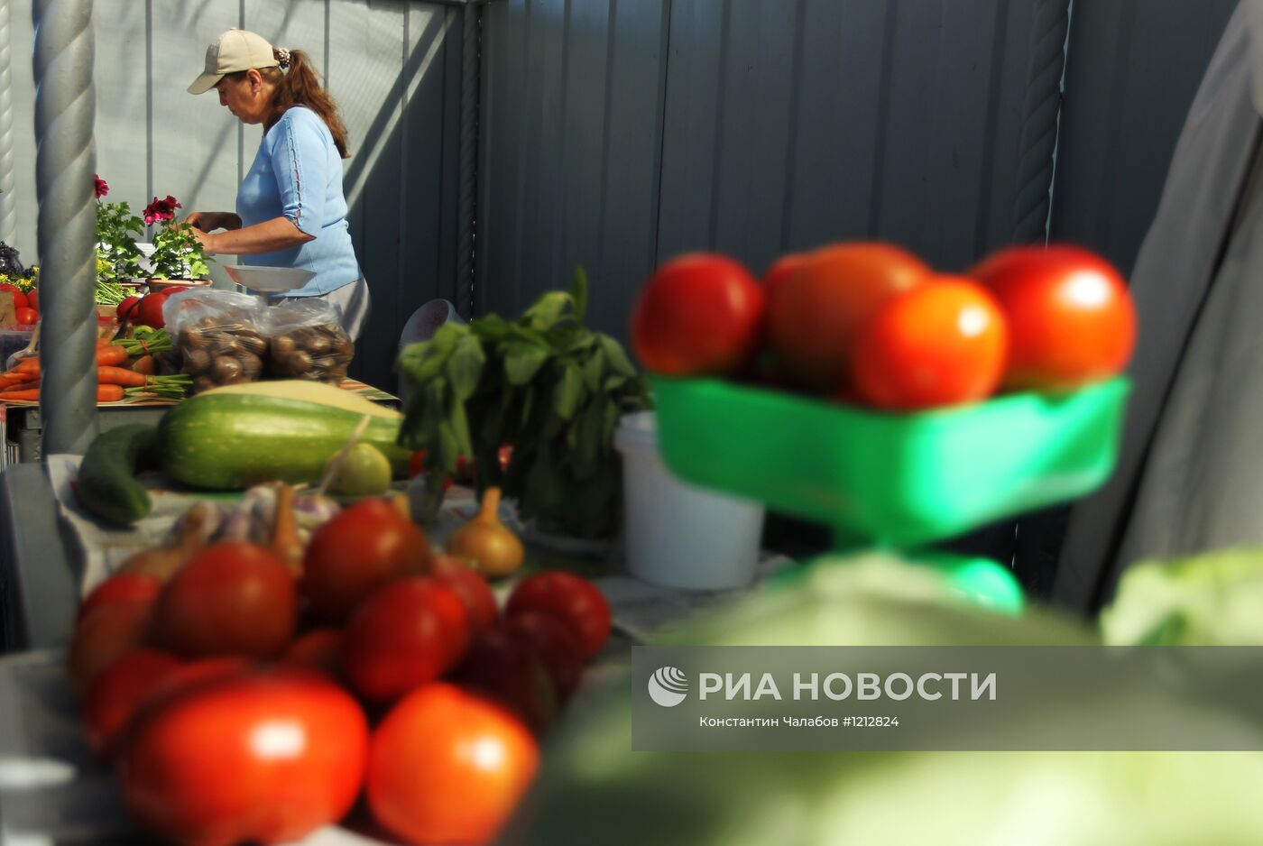 Уличная торговля в Великом Новгороде