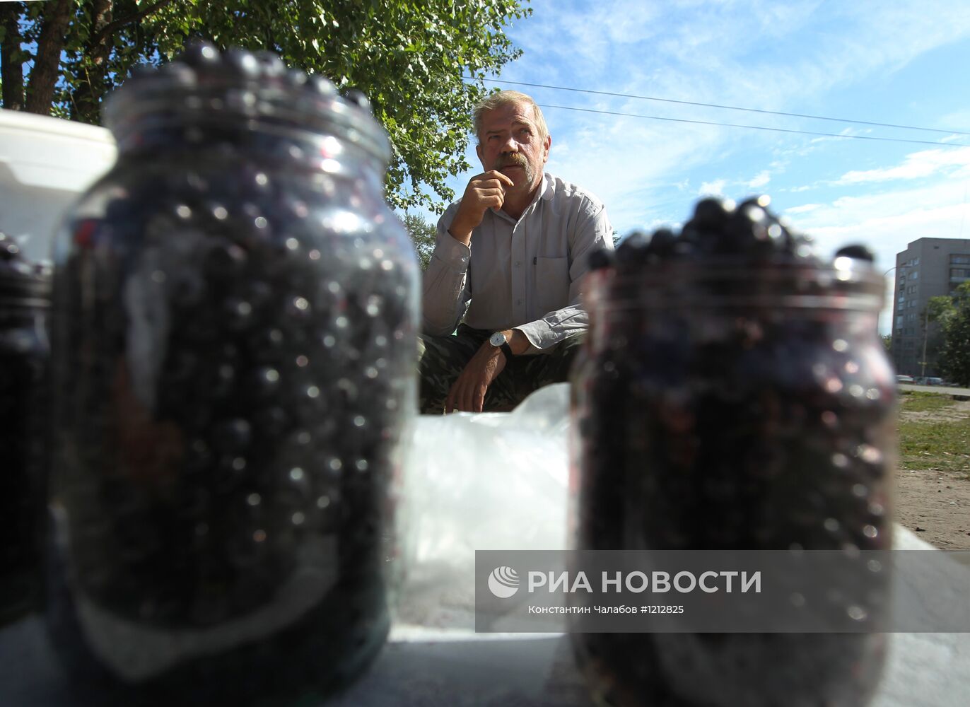 Уличная торговля в Великом Новгороде